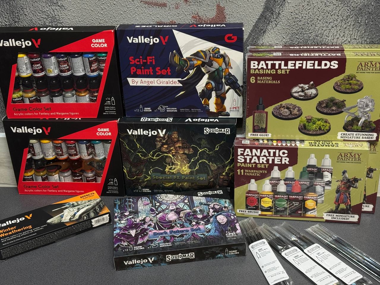 Большая поставка товаров по моделированию